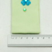 KOMPLET DZIECIĘCY OPASKA ELASTYCZNA ZE SPINKAMI KWIATKI SELEDYNOWY (0314-34) - 3