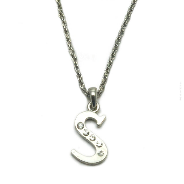 NASZYJNIK METALOWY Z ZAWIESZKĄ  LITERKA 