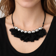 NASZYJNIK CZARNY Z FALBANKAMI I SREBRNYMI KULKAMI REGULOWANY                                      (0616-19 SAH L) - 3