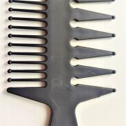 GRZEBIEŃ FRYZJERSKI KARBONOWY                         (HD-2135) - 2