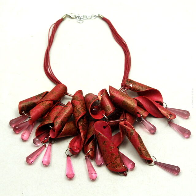 WISIOR / NASZYJNIK PLASTIKOWE 