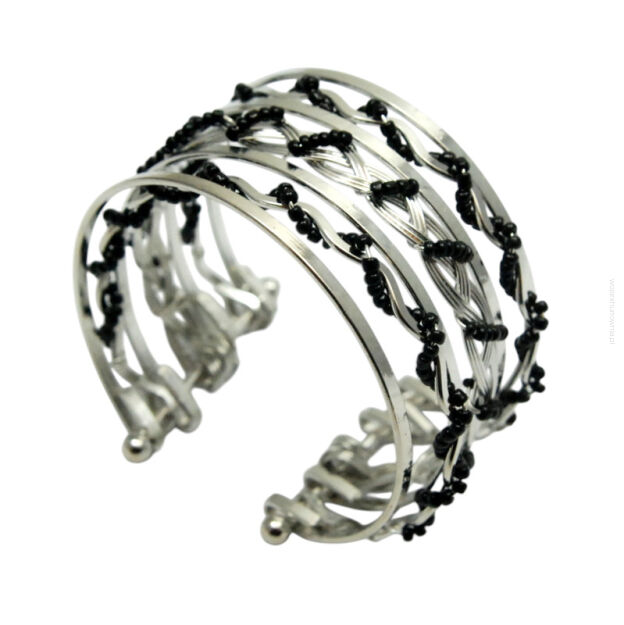 BRANSOLETKA METALOWA Z CZARNYMI KORALIKAMI                                                          (7B354B-1)