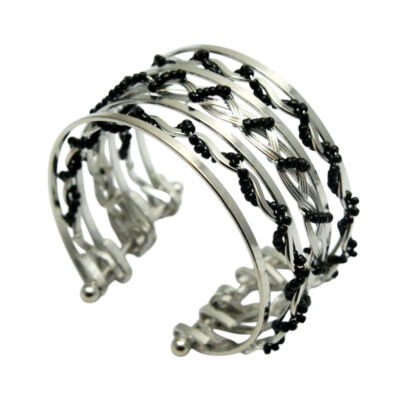 BRANSOLETKA METALOWA Z CZARNYMI KORALIKAMI                                                          (7B354B-1)