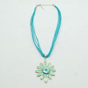 WISIOR / NASZYJNIK NA SZNURECZKACH Z ZAWIESZKĄ- KWIATEM                              (2298 SAM) - 3