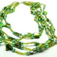 KORALE / NASZYJNIK Z KORALIKAMI Z  MASY PERŁOWEJ     0611-697 - 2