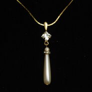 KOMPLET BIŻUTERII ŁAŃCUSZEK Z PEREŁKĄ  + KOLCZYKI                                                                      (0646-46 AS) - 2