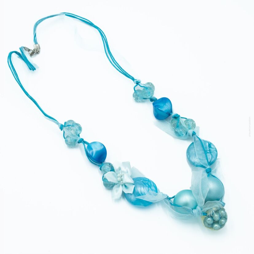 NASZYJNIK / KORALE NIEBIESKI ROZPINANY NA SZNURECZKACH                                    0612-1069