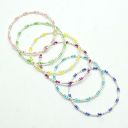 BRANSOLETKI METALOWE SPRĘŻYNKI KOLOROWE 6 SZTUK                (1416-1 SAM)