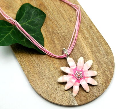 WISIOR / NASZYJNIK NA SZNURECZKACH Z RÓŻOWYM KWIATEM                                                 (WISZ-5 SAH)