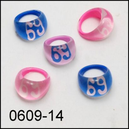 PIERŚCIONKI KOLOROWE "69" PLASTIKOWE LIFESTYLE (5 szt) 0609-14