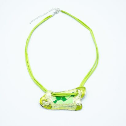 NASZYJNIK / WISIOR NA RZEMYKU Z ODDOBNĄ ZAWIESZKĄ                                                    (0612-1043 SAHG)