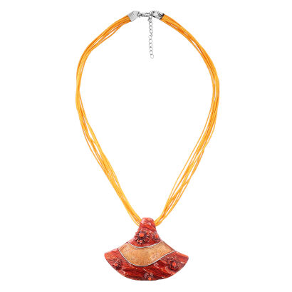 WISIOREK/ NASZYJNIK Z KOLOROWĄ ZAWIESZKĄ                                                                                                                 (0612-1008 SAHG)