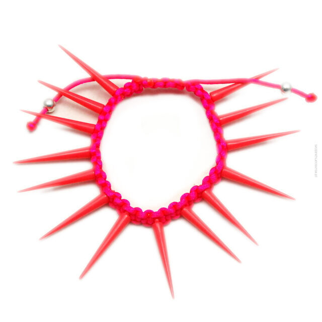 BRANSOLETKA  REGULOWANA SZNURECZKIEM Z KOLCAMI RÓŻOWA  (0608-262 SAH)