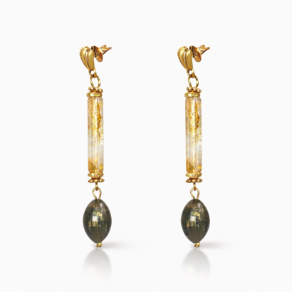 KOLCZYKI DAMSKIE WISZĄCE Z OZDOBNYM KORALIKIEM ZŁOTE REFLEKSY – CANTO (7533 -1 SA)