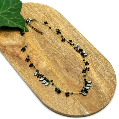 WISIOR / NASZYJNIK NA ŁAŃCUSZKACH CZARNY                                          (7W287-3 SAM 4)