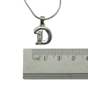 NASZYJNIK METALOWY Z ZAWIESZKĄ  LITERKA 