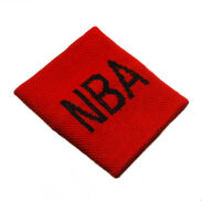 OPASKA Z FROTY NA NADGARSTEK CZERWONA 