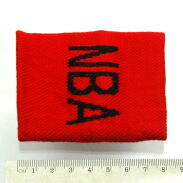 OPASKA Z FROTY NA NADGARSTEK CZERWONA 