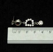 KOLCZYKI WISZĄCE Z CYRKONIAMI LITERKA 