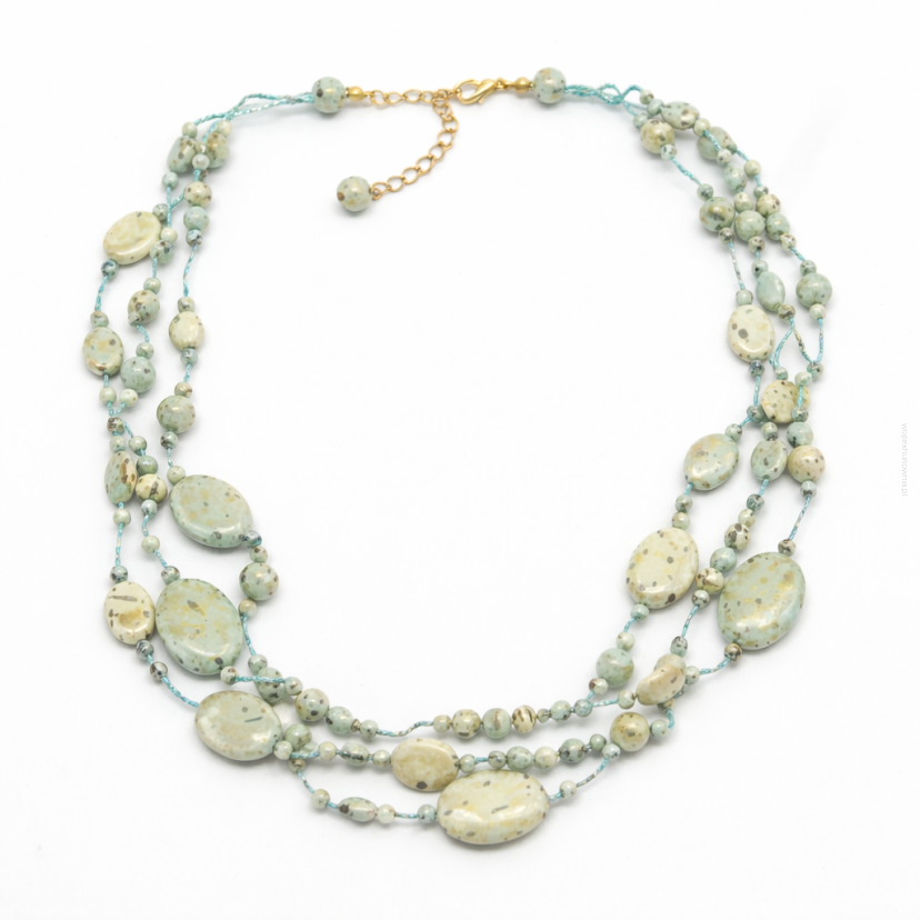 NASZYJNIK / WISIOREK Z KOLOROWYMI KORALIKAMI (MAX-02074 C SAM B)