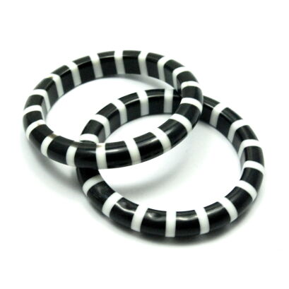 BRANSOLETKI PLASTIKOWE CZARNO- BIAŁE 2 SZTUKI                                                                    (5666 SAM)