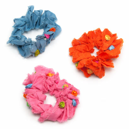 GUMKI DO WŁOSÓW PLECIONE Z PIÓRKAMI 3 SZTUKI (0290-18 SAH)