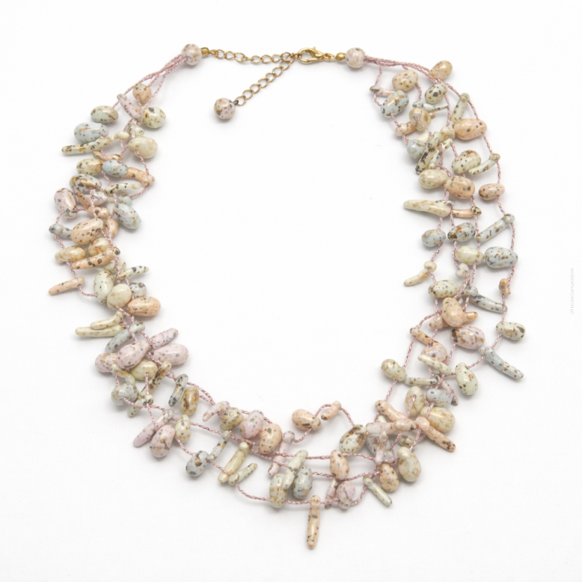 NASZYJNIK / WISIOREK Z KOLOROWYMI KORALIKAMI (N-0608/49/4R A SAM C)