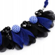 NASZYJNIK GRANATOWO-CZARNY W KSZTAŁCIE KWIATKÓW REGULOWANY 84 CM   (0616-21 SAH L) - 3