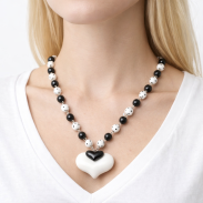 KORALE / NASZYJNIK BIAŁO CZARNY 