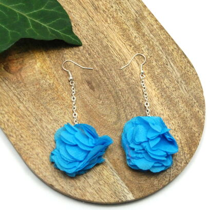 KOLCZYKI Z MATERIAŁU NIEBIESKIE- WISZĄCE KWIATY                                                                        (0611-85 SAH)