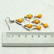 KOLCZYKI WISZĄCE Z KORALIKAMI W KOLORZE ŻÓŁTYM                                                                   (0615-175) - 3