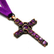 WISIOREK Z METALOWYM KRZYŻYKIEM                                                                                              0615-502 - 2