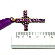 WISIOREK Z METALOWYM KRZYŻYKIEM                                                                                              0615-502 - 4