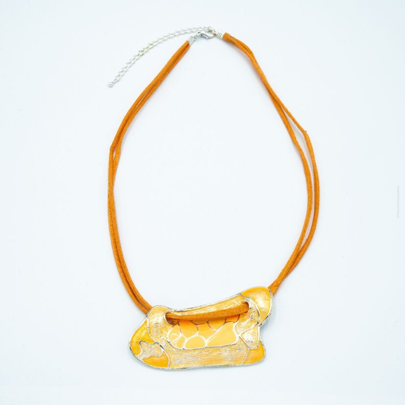 NASZYJNIK / WISIOR NA RZEMYKU Z ODDOBNĄ ZAWIESZKĄ                                                    (0612-1045 SAHG)