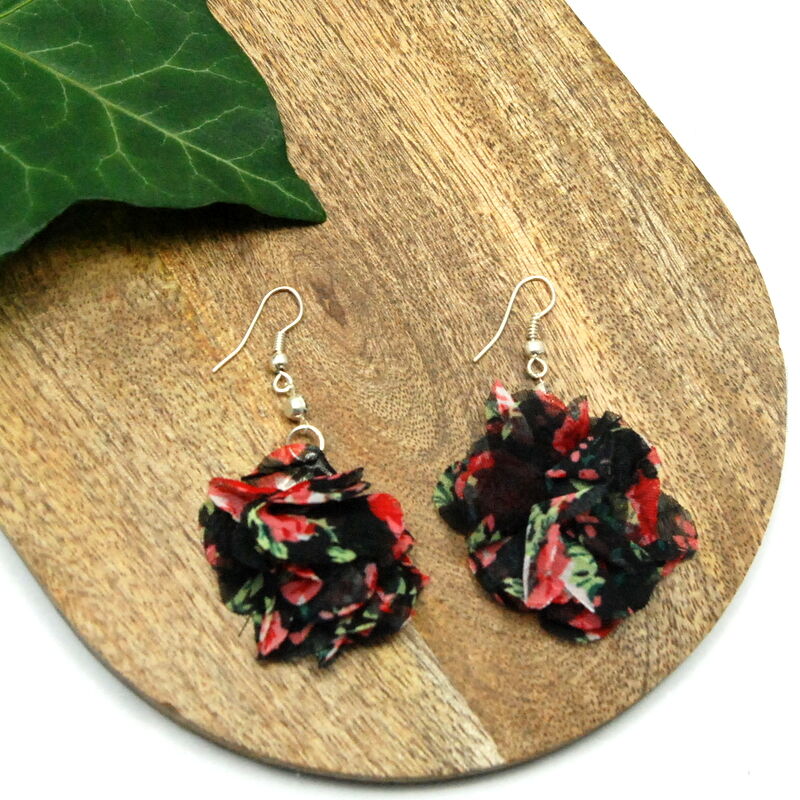 KOLCZYKI Z MATERIAŁU WISZĄCE KOLOROWE  KWIATY                                                                        (0611-90 SAH)