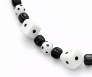 NASZYJNIK / KORALE KOSTKI DO GRY VEGAS BIAŁO - CZARNE PLASTIKOWE 0665-53 - 2