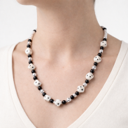 NASZYJNIK / KORALE KOSTKI DO GRY VEGAS BIAŁO - CZARNE PLASTIKOWE 0665-53 - 3