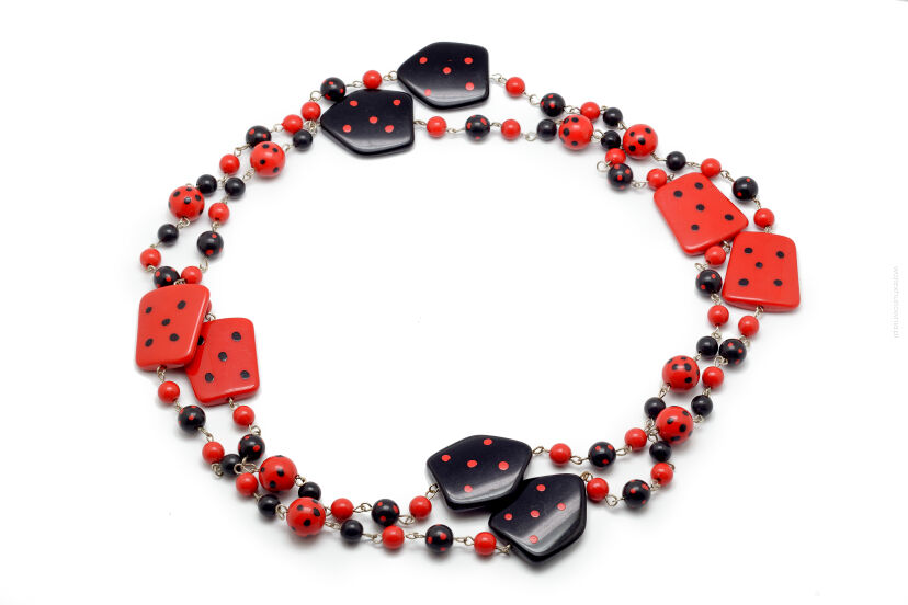 NASZYJNIK KORALE CZERWONO - CZARNE PLASTIKOWE FOLK 0624-88