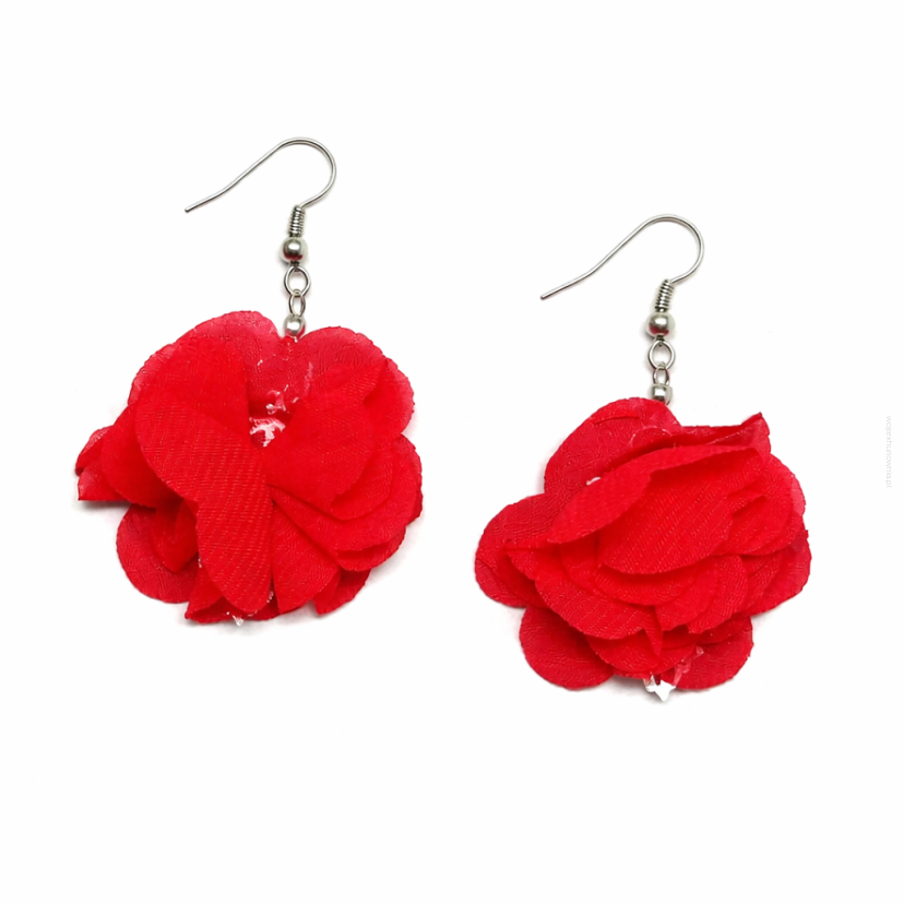 KOLCZYKI Z MATERIAŁU WISZĄCE KWIATY                                                                        (0611-27 SAH)