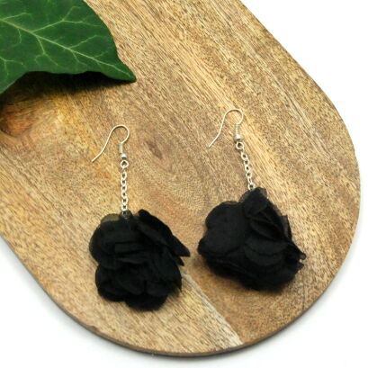 KOLCZYKI Z MATERIAŁU CZARNE- WISZĄCE KWIATY                                                                        (0611-84 SAH)