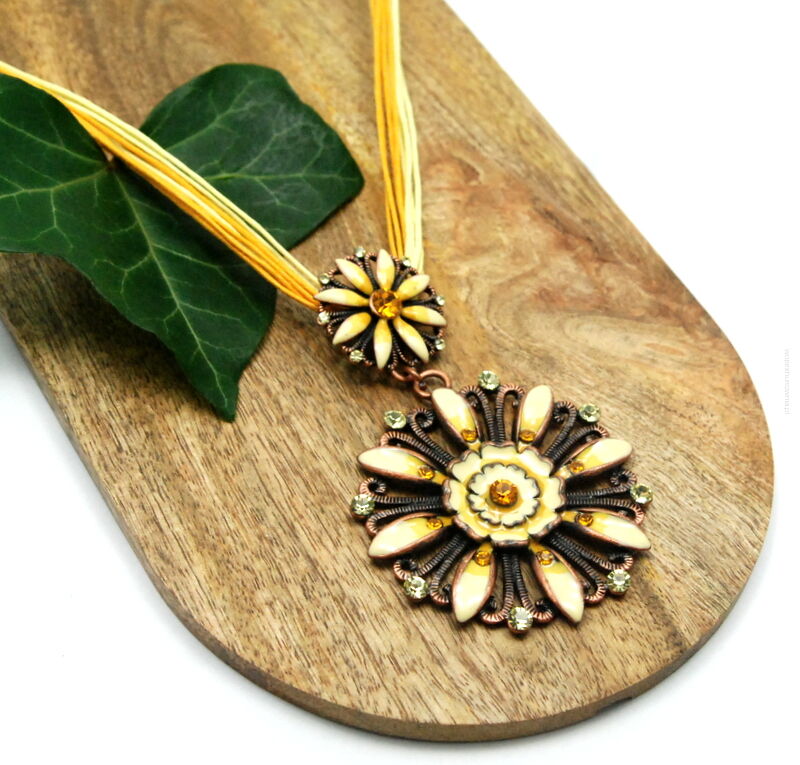 WISIOR / NASZYJNIK NA SZNURECZKACH Z PODWÓJNĄ ZAWIESZKĄ                                                 (WISZ-17 SAH)