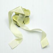 CHOKER NA TASIEMCE Z ŻÓŁTYM KWIATEM                                                                                   0611-751 - 2