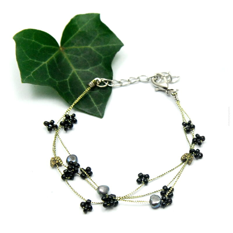 BRANSOLETKA ROZPINANA Z DROBNYMI CZARNYMI ZAWIESZKAMI                                   (7W296-2 SAM4)