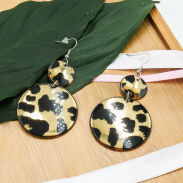 KOLCZYKI WISZĄCE PLASTIKOWE PANTERKI                                                                                  (0613-1011) - 3