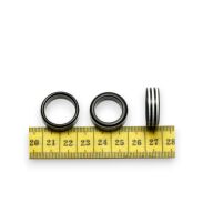 PIERŚCIONKI BIAŁO-CZARNE W PASKI – PLASTIKOWE 5 SZTUK (0608-24) - 3