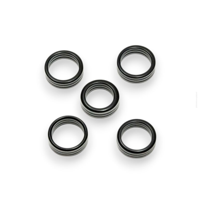 PIERŚCIONKI BIAŁO-CZARNE W PASKI – PLASTIKOWE                                    (0608-24)