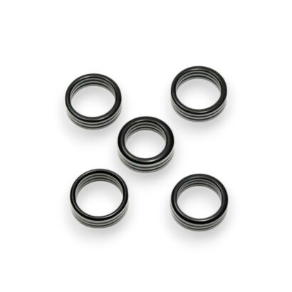 PIERŚCIONKI BIAŁO-CZARNE W PASKI – PLASTIKOWE                                    (0608-24)