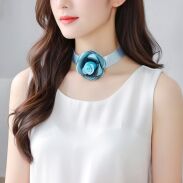 CHOKER NA TASIEMCE Z NIEBIESKIM KWIATEM                               (3029-4 SA) - 2