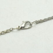 NASZYJNIK METALOWY Z ZAWIESZKĄ  LITERKA 