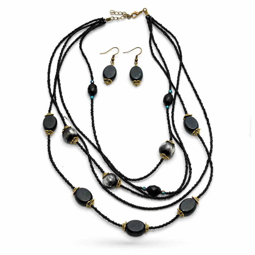 WISIOREK Z DREWNIANYMI KORALIKAMI                                                                                                 0667-132